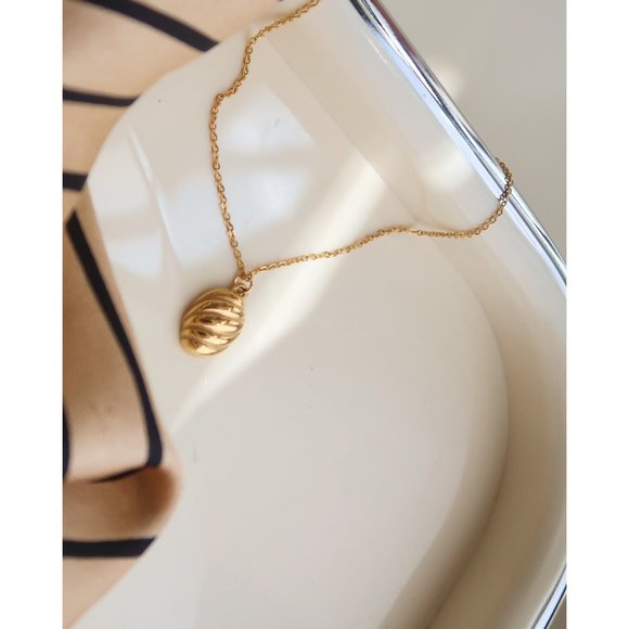 NEW 18K Gold Plated Braided Croissant Necklace - Picture 8 of 14